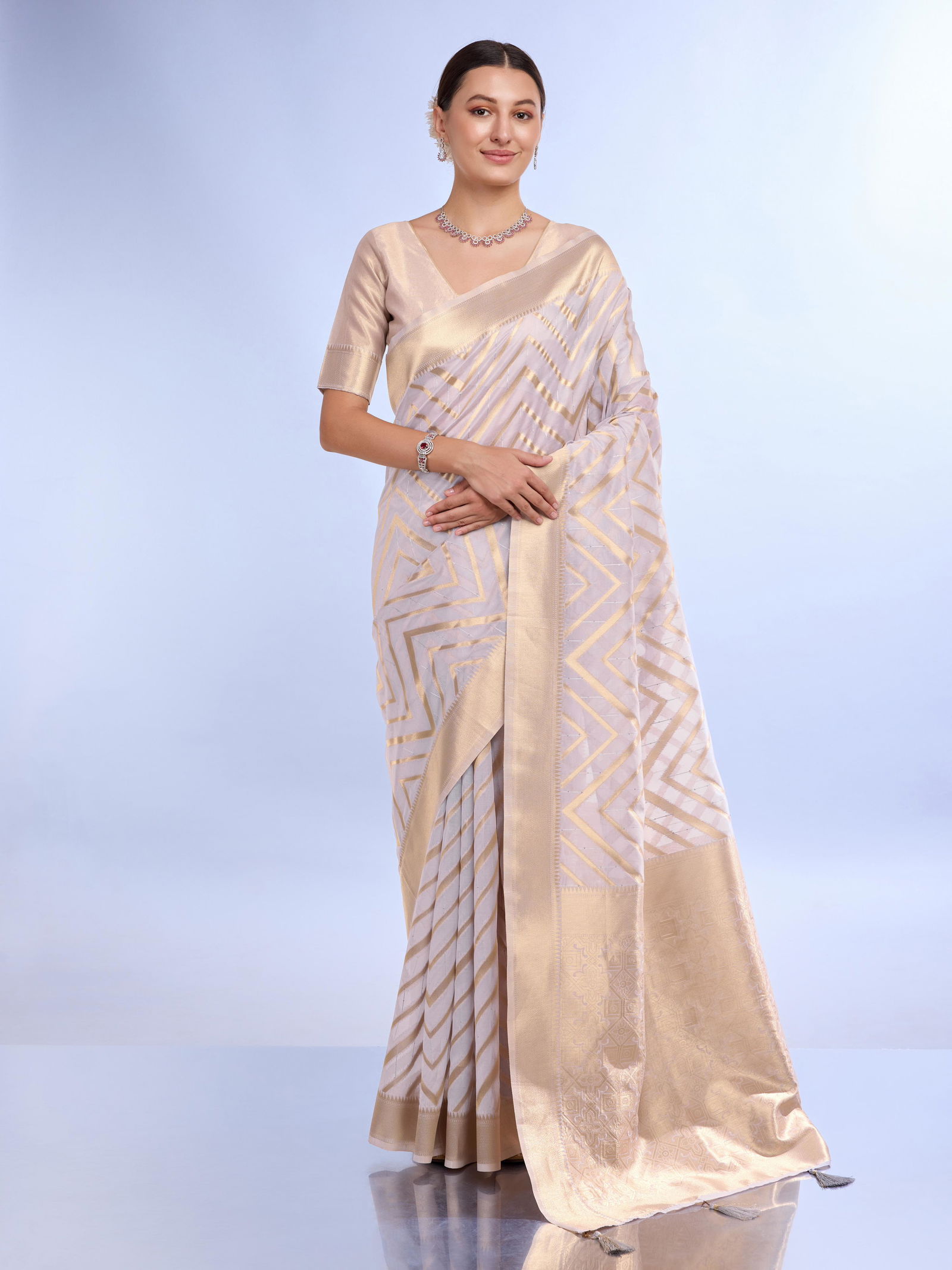 KL Konika 320 Organza Jacquard Work Designer Sarees Wholesale Market In Surat